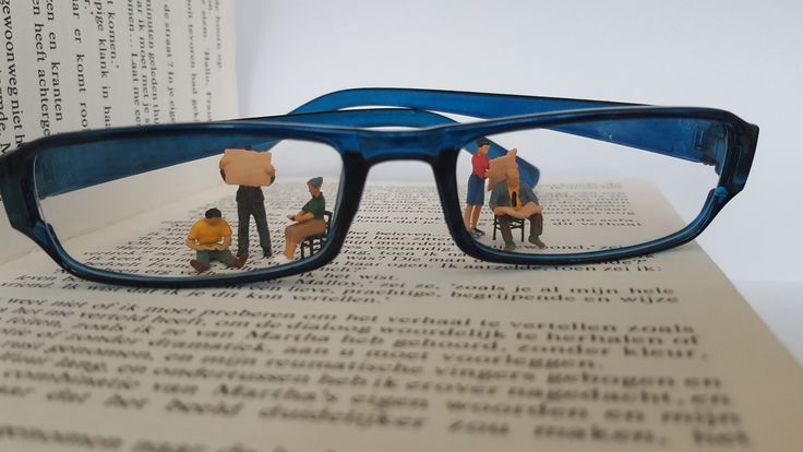 Animated eyewear showcase